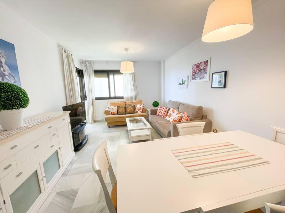 Seafront Apartment With Direct Access To The Beach Torremolinos Exterior photo
