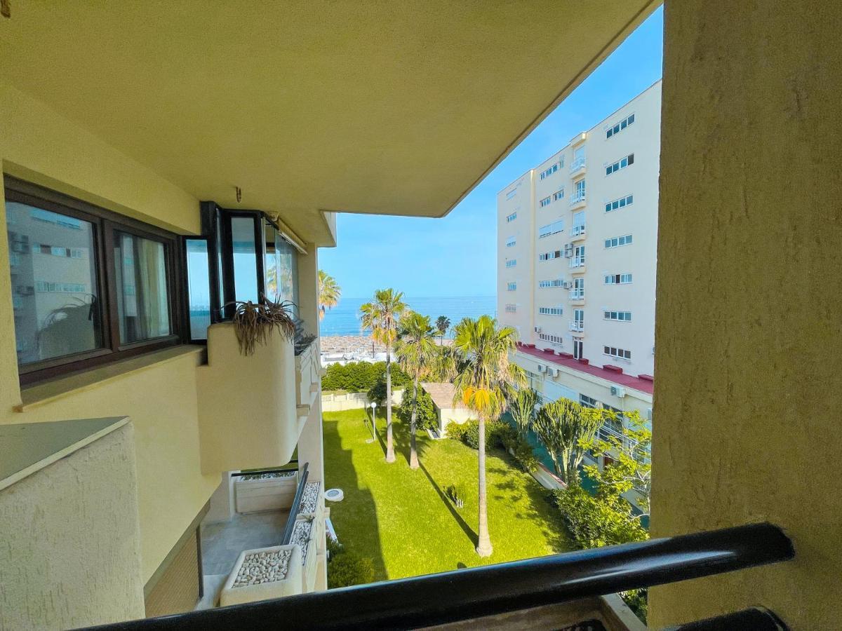 Seafront Apartment With Direct Access To The Beach Torremolinos Exterior photo